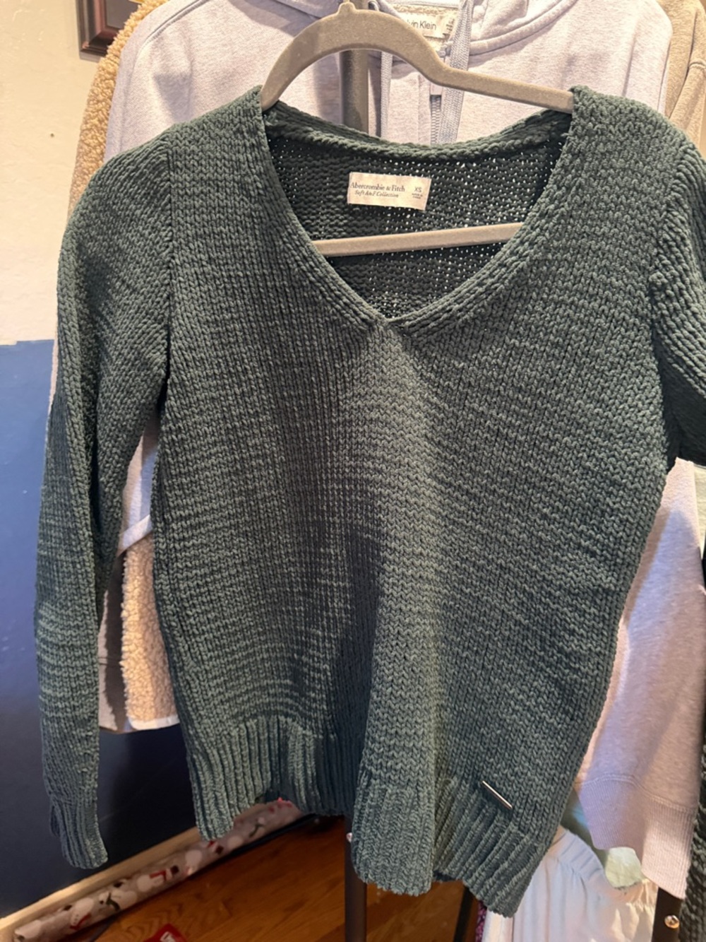 Abercrombie & Fitch Women's Olive Green V-Neck Knit Sweater